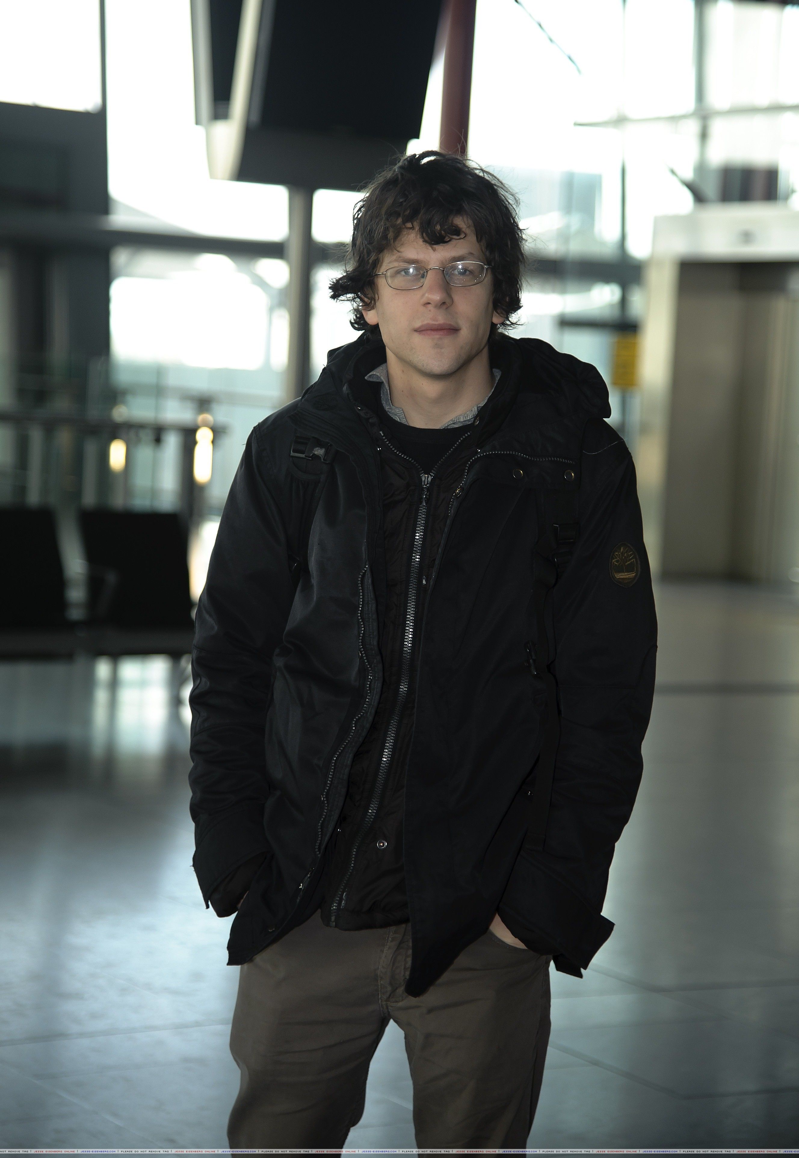 2656x3848  Новые обои Джесси Эйзенберг